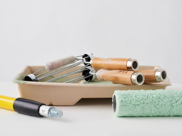 Lick used rollers and sleeves in a pulp tray