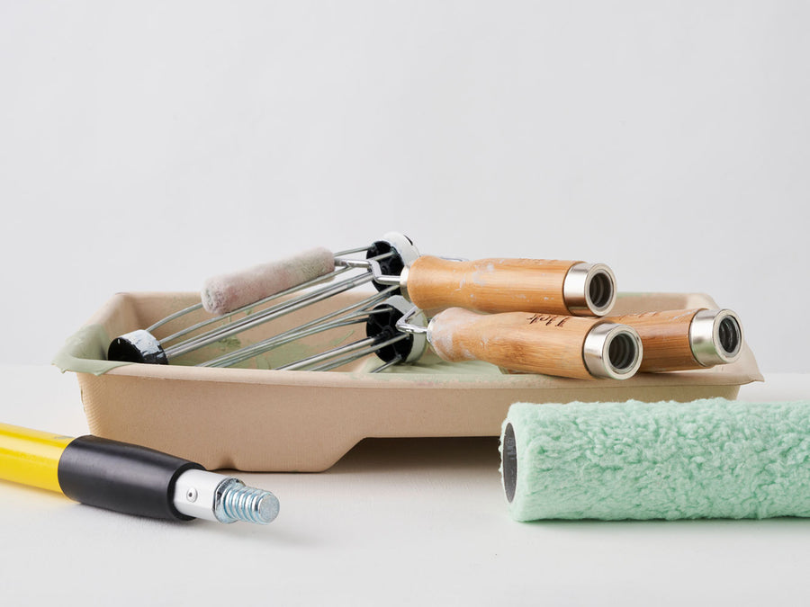 Lick used rollers and sleeves in a pulp tray