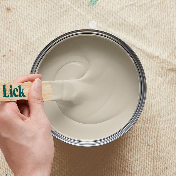 Greige 01 paint stir