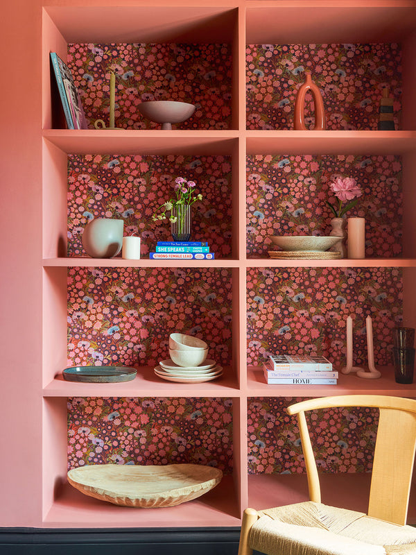 Shelving decorated in Lick Keepers Cottage 03 wallpaper