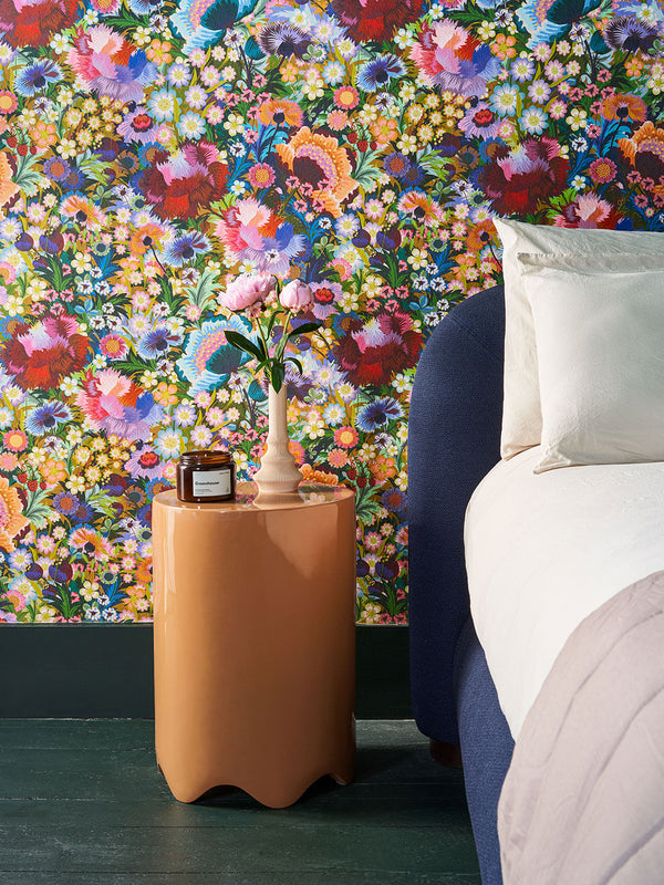 Bedroom decorated in lick Bloombastic 01 wallpaper